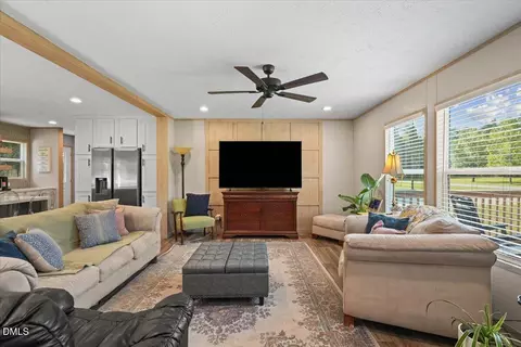Living - 72 Crocker Rd, Smithfield, NC 27577 photo 3 of 3