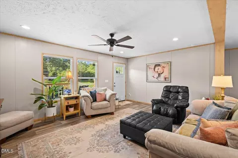 Living - 72 Crocker Rd, Smithfield, NC 27577 photo 2 of 3
