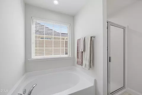 Bath - 210 Davelyn Ct, Garner, NC 27529 photo 3 of 4