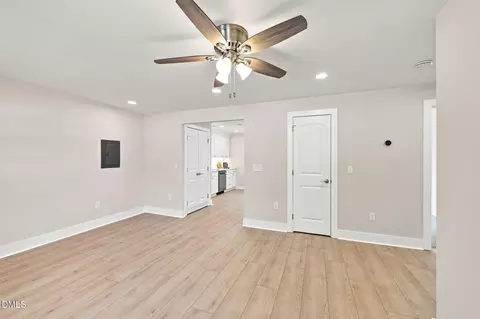 Living - 522 Buffalo Rd, Smithfield, NC 27577 photo 5 of 5