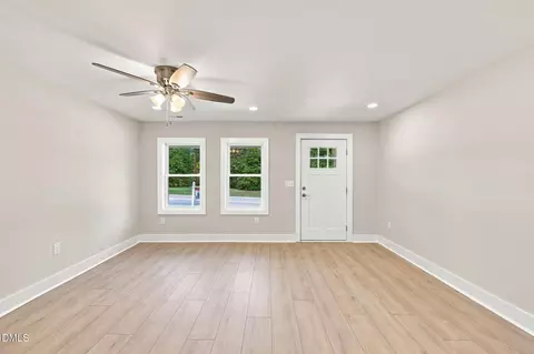 Living - 522 Buffalo Rd, Smithfield, NC 27577 photo 3 of 5