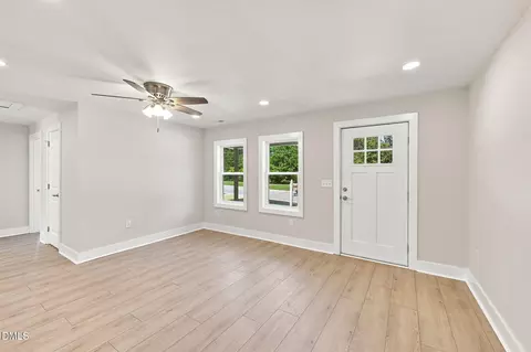 Living - 522 Buffalo Rd, Smithfield, NC 27577 photo 2 of 5