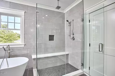 Bath - 1106 9th St, Durham, NC 27705 photo 16 of 23