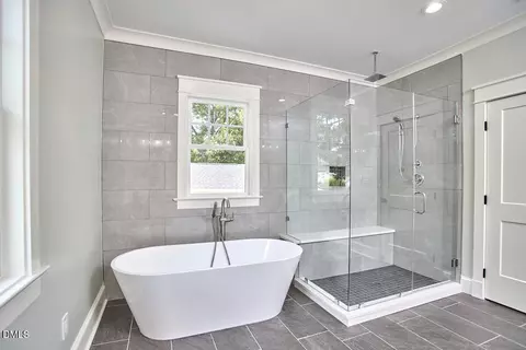 Bath - 1106 9th St, Durham, NC 27705 photo 14 of 23