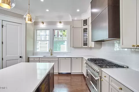 Kitchen - 1106 9th St, Durham, NC 27705 photo 8 of 21