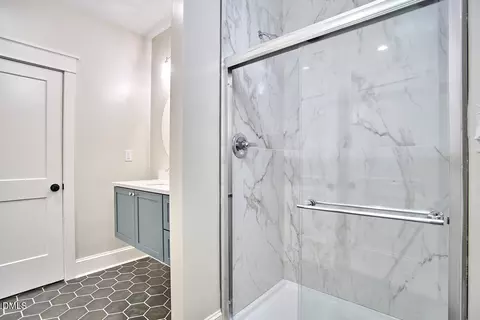 Bath - 1106 9th St, Durham, NC 27705 photo 8 of 23