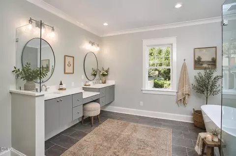 Bath - 1106 9th St, Durham, NC 27705 photo 12 of 23