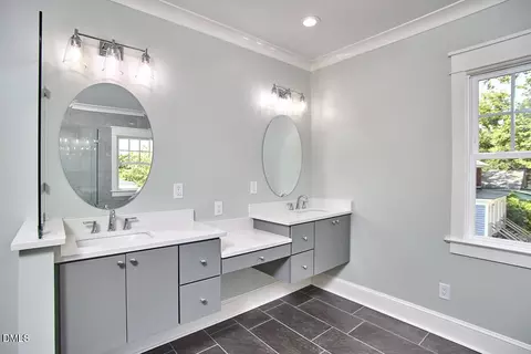 Bath - 1106 9th St, Durham, NC 27705 photo 13 of 23