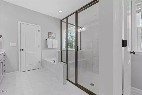 Bath - 332 White Iris Lp, Cary, NC 27519 photo 8 of 11