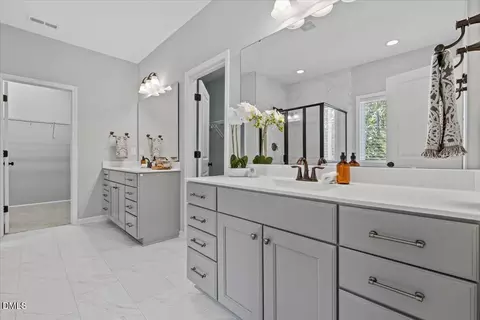 Bath - 332 White Iris Lp, Cary, NC 27519 photo 4 of 11