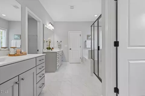 Bath - 332 White Iris Lp, Cary, NC 27519 photo 6 of 11