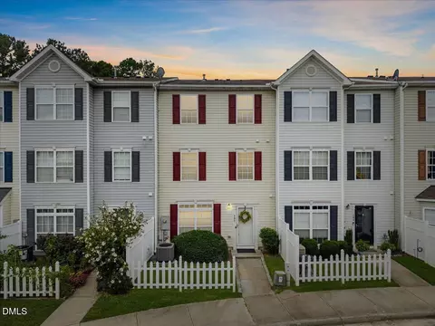 8610 Neuse Landing Ln, Raleigh, NC 27616