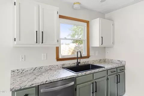 Kitchen - 174 Eulon Loop, Raeford, NC 28376 photo 3 of 4