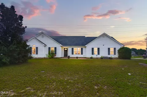 2551 Crumpler Dr, Hope Mills, NC 28348