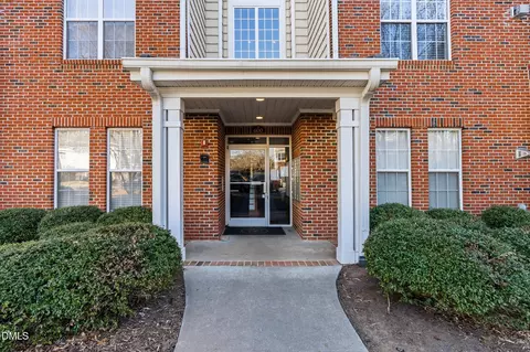 623 Ives Ct, Chapel Hill, NC 27514
