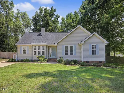 204 Stargate Rd, Holly Springs, NC 27540