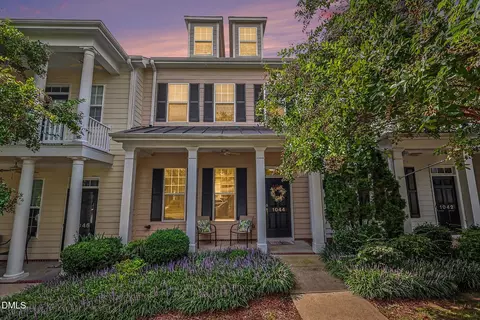 1044 Philpott Dr, Chapel Hill, NC 27517