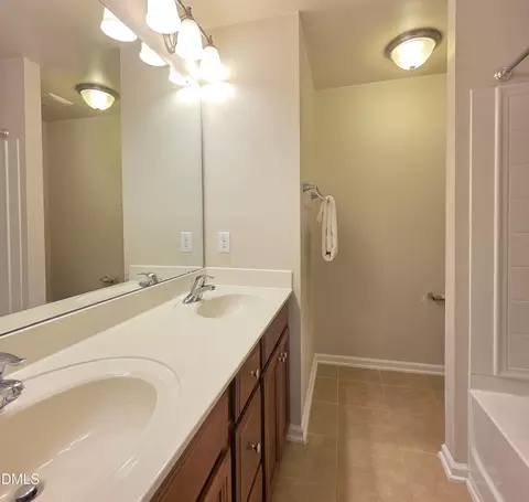 Bath - 18 Pocono Dr, Durham, NC 27705 photo 3 of 5
