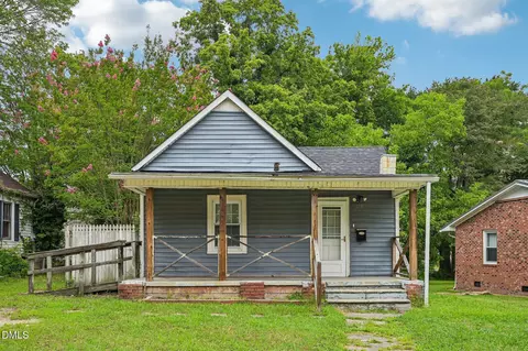 818 Dorsey Ave, Henderson, NC 27536