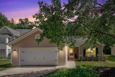 1517 Dexter Ridge Dr, Holly Springs, NC 27540