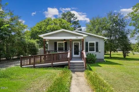 Exterior - 204 E Branch St, Benson, NC 27504 photo 2 of 9