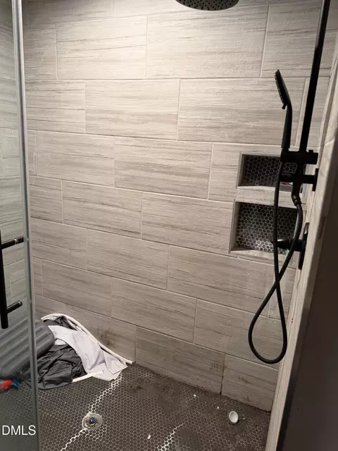 Bath - 519 Barton St, Durham, NC 27707 photo 3 of 3