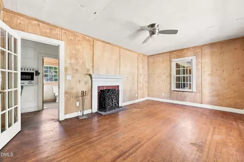 Living - 207 Pendergraft Rd, Bunnlevel, NC 28323 photo 2 of 6