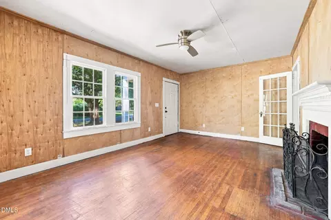 Living - 207 Pendergraft Rd, Bunnlevel, NC 28323 photo 4 of 6