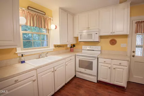 Kitchen - 1605 Longview Ave, Tarboro, NC 27886 photo 5 of 5