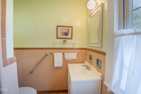 Bath - 1605 Longview Ave, Tarboro, NC 27886 photo 3 of 5