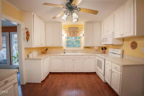 Kitchen - 1605 Longview Ave, Tarboro, NC 27886 photo 4 of 5