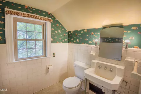 Bath - 1605 Longview Ave, Tarboro, NC 27886 photo 1 of 5