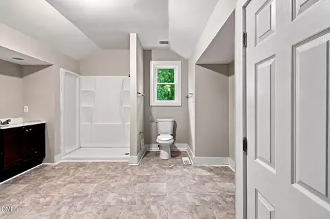 Bath - 2641 Kirk Rd, Durham, NC 27705 photo 2 of 4