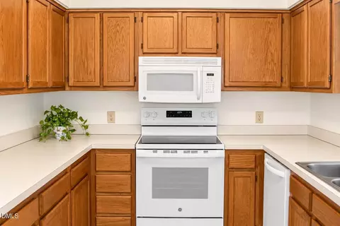 212 Wetherburn Ln, Raleigh, NC 27615