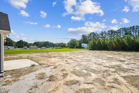 Exterior - 314 E Howard St, Roseboro, NC 28382 photo 3 of 3