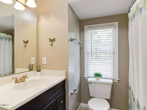 Bath - 117 Abingdon Ct, Cary, NC 27513 photo 3 of 4