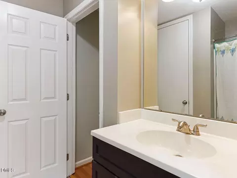 Bath - 117 Abingdon Ct, Cary, NC 27513 photo 4 of 4