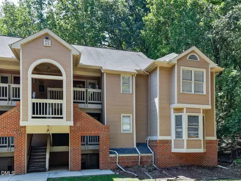 Exterior - 117 Abingdon Ct, Cary, NC 27513 photo 2 of 5