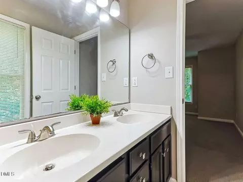 Bath - 117 Abingdon Ct, Cary, NC 27513 photo 2 of 4