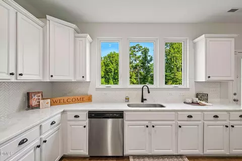 Kitchen - 40 W Dentaires Way, Willow Spring, NC 27592 photo 5 of 7