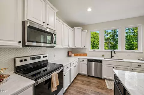 Kitchen - 40 W Dentaires Way, Willow Spring, NC 27592 photo 6 of 7
