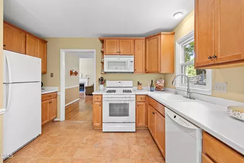 Kitchen - 101 Gatepost Ln, Cary, NC 27513 photo 3 of 5