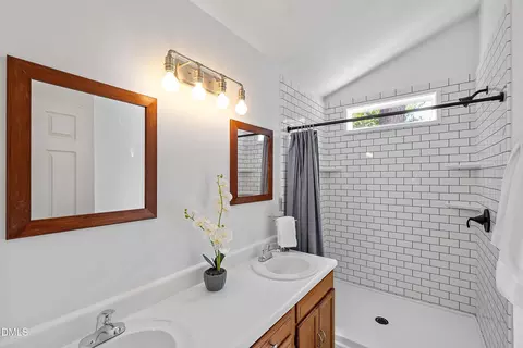 Bath - 101 Gatepost Ln, Cary, NC 27513 photo 4 of 4