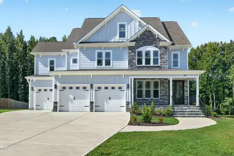 613 Darian Woods Dr, Holly Springs, NC 27540