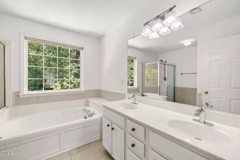Bath - 229 Tecumseh Ct, Cary, NC 27513 photo 3 of 7