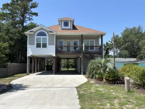 101 SW 13th St, Oak Island, NC 28465