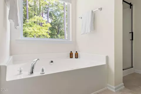Bath - 809 Briana Dr, Durham, NC 27712 photo 3 of 5