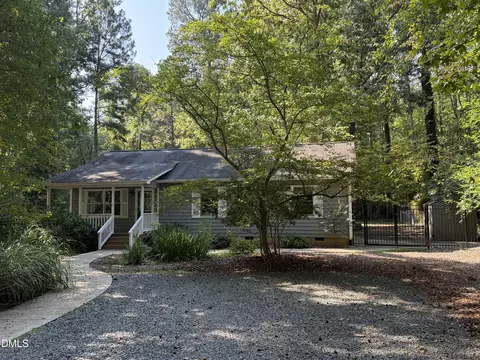 137 B Windsor Cir, Chapel Hill, NC 27516