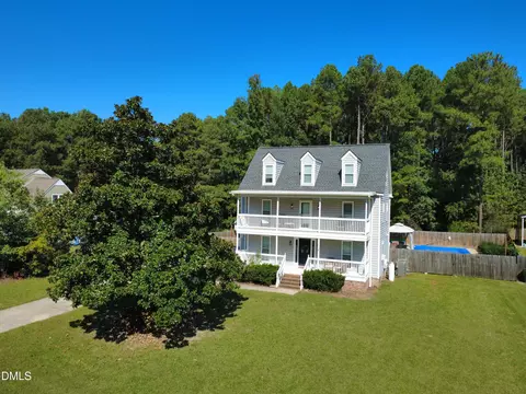 2037 Queen Charlotte Pl, Raleigh, NC 27610