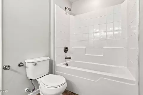 Bath - 623 Hiddenbrook Dr, Durham, NC 27703 photo 2 of 5